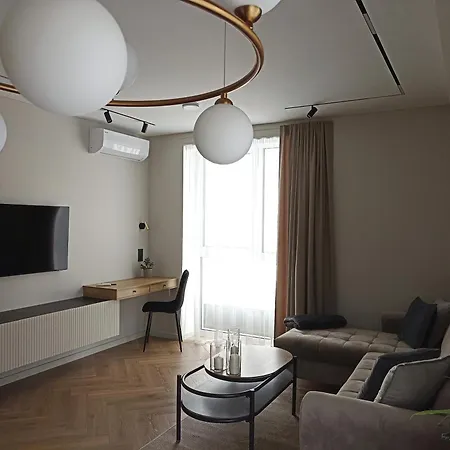 Lägenhet With An Impressive Terrace On The Roof Of The House - Private Free Car Parking *