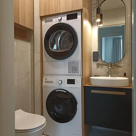 With An Impressive Terrace On The Roof Of The House 公寓