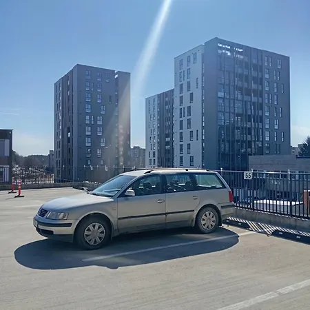 شقة With An Impressive Terrace On The Roof Of The House - Private Free Car Parking *